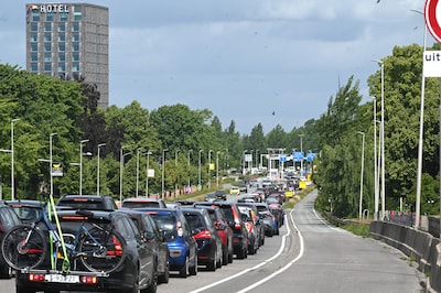 Niet de stad uit via N325: korte file maar verkeerschaos blijft (nog) uit
