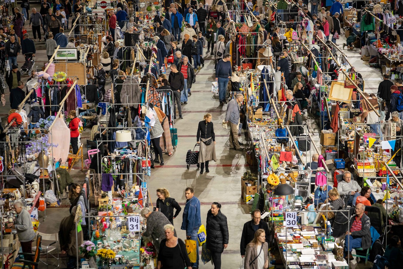 Mega Snuffelmarkt komt weer naar GelreDome | Foto | gelderlander.nl