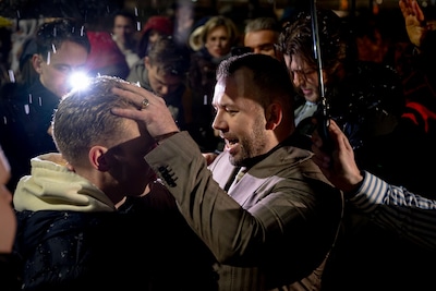 Rechtsge­leer­den kraken arrestatie evangelist Tom de Wal: ‘Een absolute miskleun’