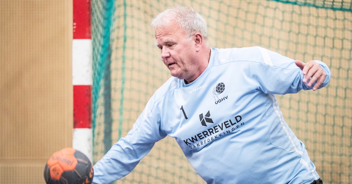 ‘Te kleine’ handbalgrootheid zwaait af op zijn 63ste (!): ‘Het was soms ook best wel emotioneel’