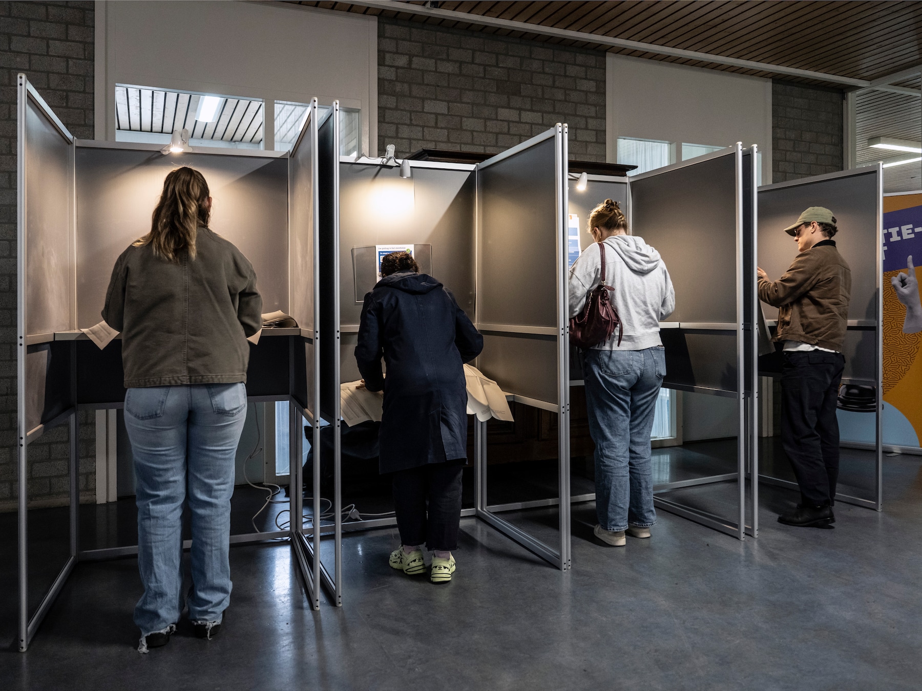 ‘Diegene moet neergeschoten worden’, en moeder reist 130 kilometer voor niks: dit viel op tijdens het stemmen in de regio