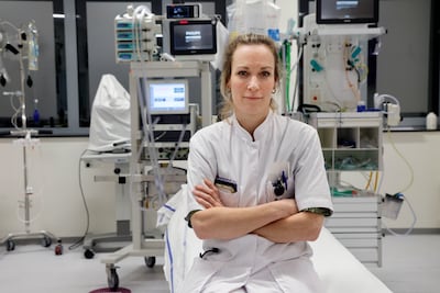 Vuurwerk ontploft in broekzak, plastic scherven in wonden: dit was de nacht van spoedarts Marieke