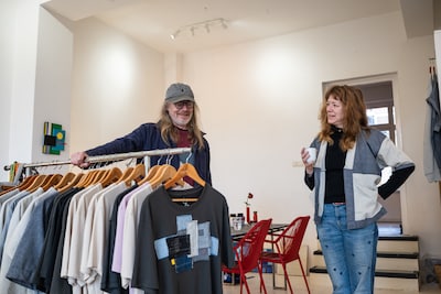 Kunstenaars beginnen samen nieuwe galerie Lös, met betaalbare kunst