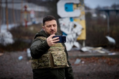 Zelensky claimt opmars bij Koepjansk en bezoekt stad in kogelwerend vest: ‘Dank aan elke soldaat’