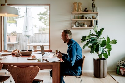 Karlijn had een indrukwekkend cv, maar haar woonkamer oogde ‘wel erg minimalistisch en kil’