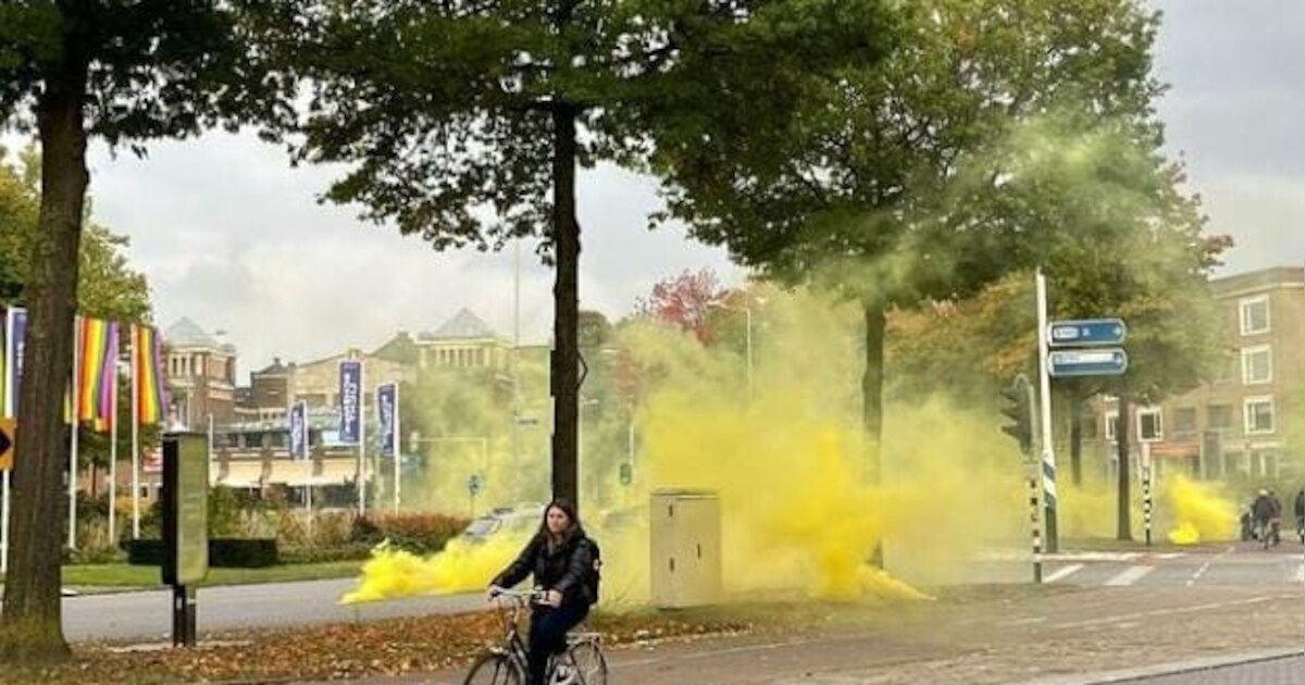 Derby in aantocht: Keizer Karelplein kleurt even geel door rookbommen ...