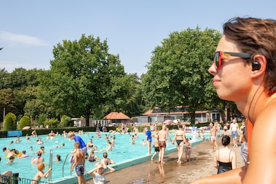 Strandtent regelt extra personeel, zwembad blijft dagje extra open: zomers weekend staat voor de deur