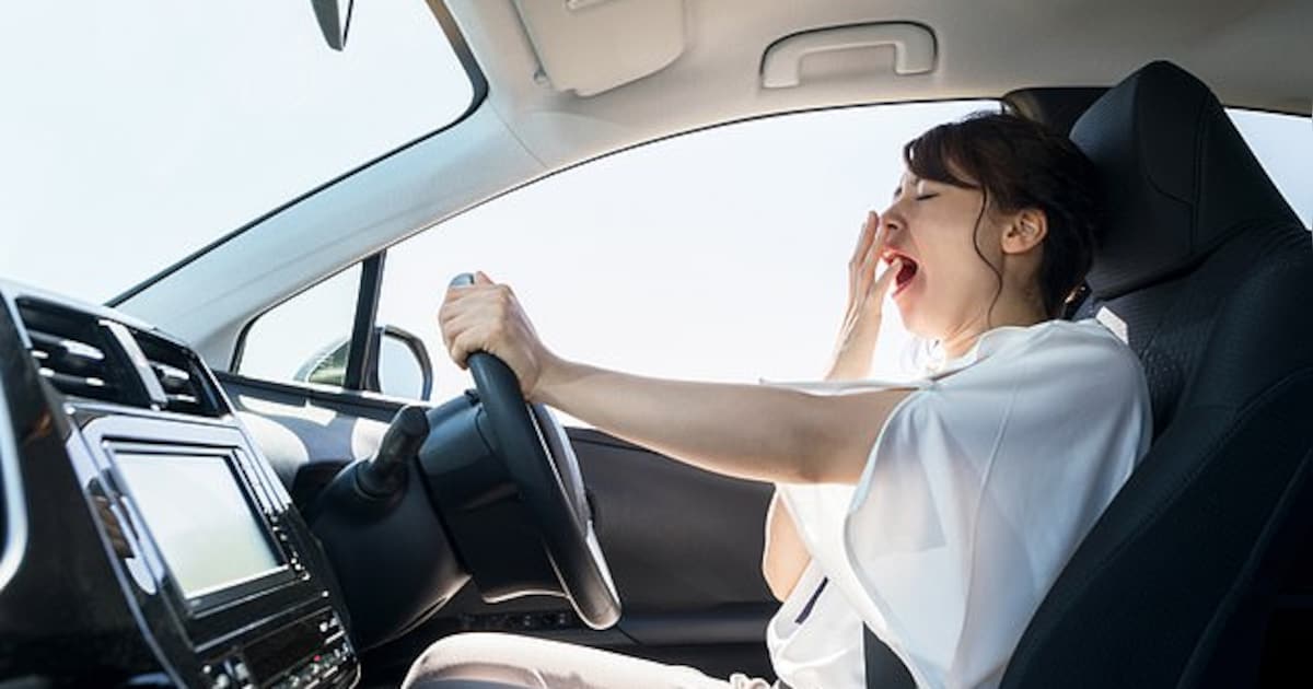 ‘Secondenslaap’ meest onderschatte ongevalsoorzaak, ook tijdens autovakantie.