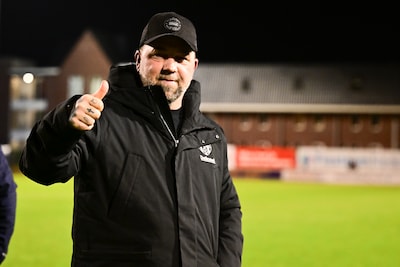 De Treffers-trainer Theo Janssen wil geen Vitesse-fans zien in Groesbeek: ‘Laat iedereen alsjeblieft normaal doen’