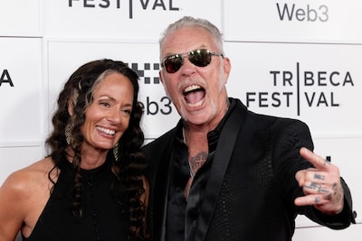 Metallica-zanger vraagt vriendin ten huwelijk tussen de haaien