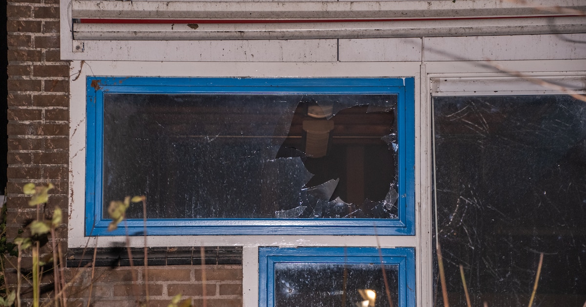 Kapotte ruit en brandmelding in basisschool de Kameleon in Maarssen