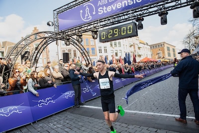 Sensationeel parcoursrecord bij Stevensloop voor regionale topatleet Frank Futselaar: ‘Er kwamen ext