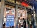 De hele stad Nijmegen hangt vol met de spandoeken.