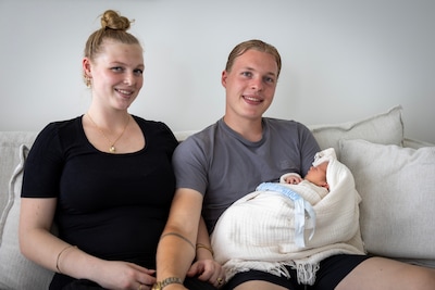 ‘Code rood-baby’ Dorus op vluchtstrook geboren: ‘Hulp van omwonenden was heel bijzonder’