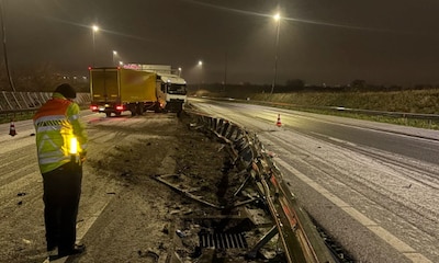 Sneeuw en ijzel op veel plekken in het land: meerdere auto’s van de weg geraakt
