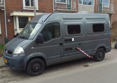 Bert en Angelique vinden hun camper terug in Haaksbergen, maar dan zien ze de binnenkant