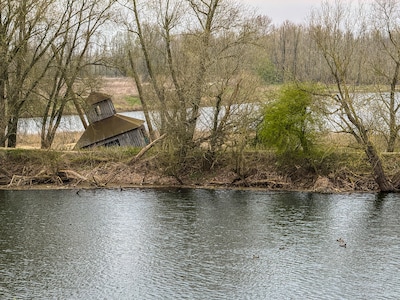 Wat er misging met de Flevopost, de drijvende hut die dertig jaar alles doorstond