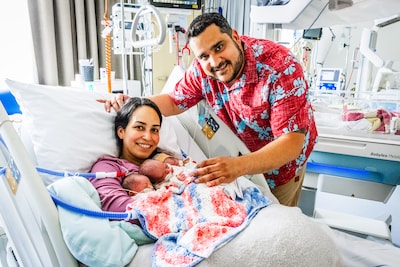 Mayra (39) hoopte op één baby, maar kreeg er drie en belandde zelf op de ic: ‘Misschien worden zij ook arts’