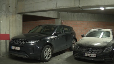 Brusselse bewoners kunnen al een jaar niet bij hun auto’s in parkeergarage: ‘Mijn geduld is echt op’