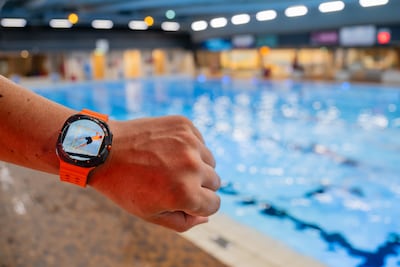 ‘Het werkt gewoon gigantisch goed’: dit Nederlandse zwembad loopt voorop met een digitale badmeester