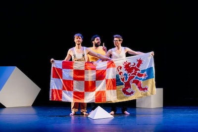 Un, Dos, Stress viert carnaval op het podium van Agnietenhof met voorstelling