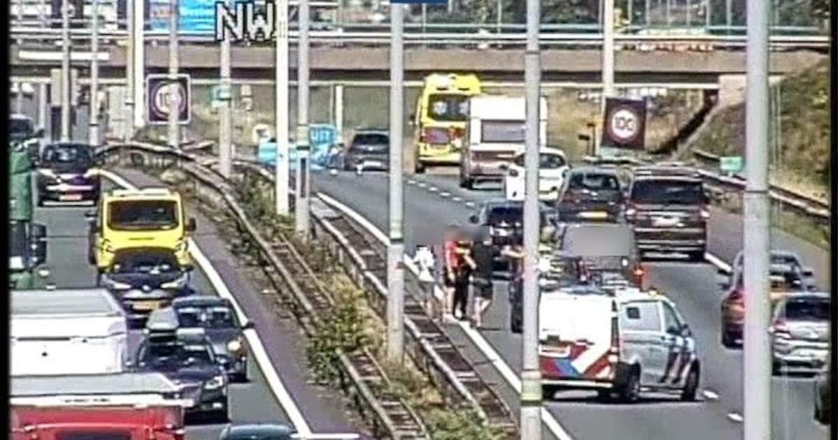 Flinke file op de A12 door ongeluk met meerdere auto’s.