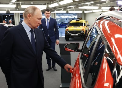 Poetin eist dat politici in Russische auto’s rijden, maar 90 procent van kandidaten voor Doema doet dat niet