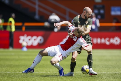 LIVE play-offs | FC Utrecht gooit de beuk erin tegen Ajax in strijd om Europees voetbal, omhaal van verdediger Bouwman