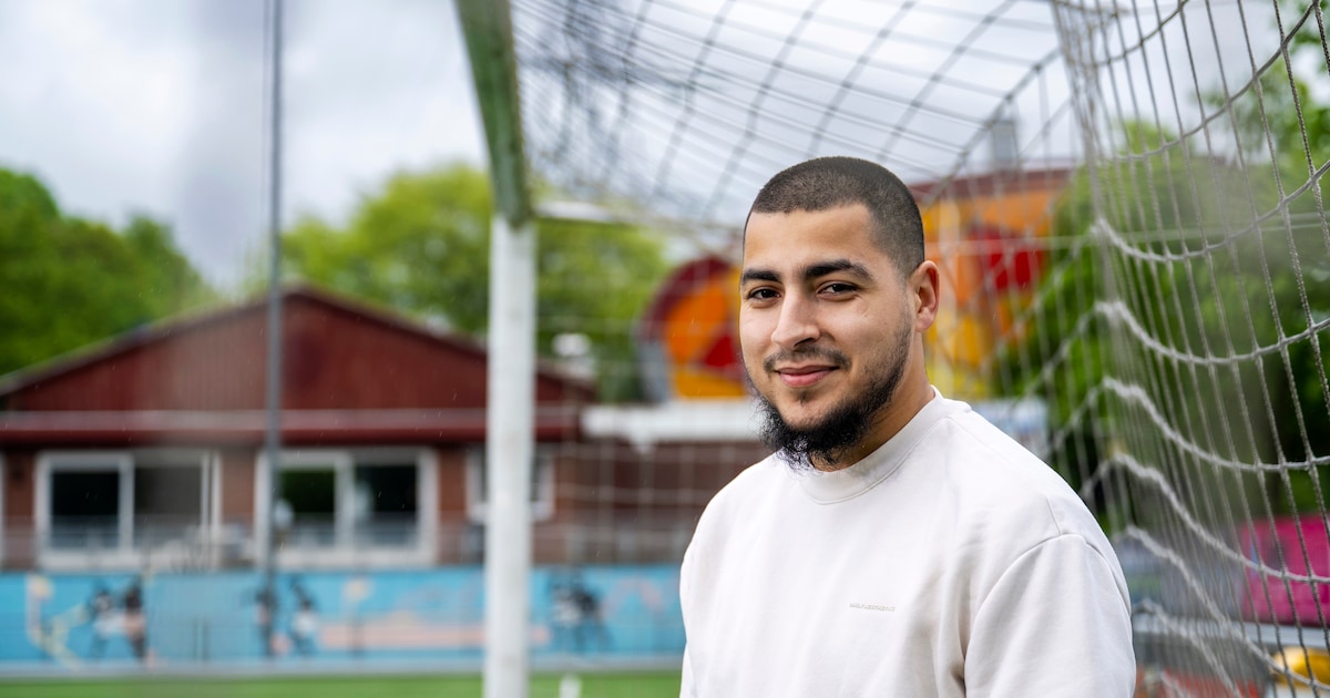 Redouan (25) droomt met zijn broers en vrienden van de eredivisie in de ...