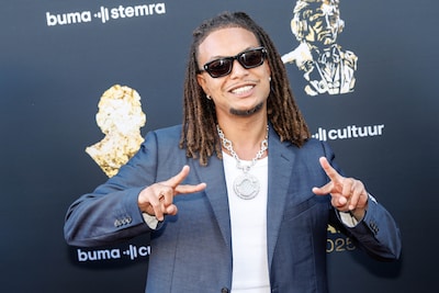 Ronnie Flex neemt afscheid van zijn dreadlocks en Jordi laat poezentattoo zetten