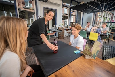 Gennepse Estelle opent nieuw restaurant Stelleke: ‘Terras zat meteen helemaal vol’