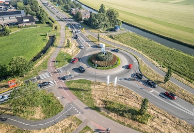 Turborotonde met fietstunnel of verkeerslichten: Wijk bij Duurstede wil beruchte fileplek aanpakken