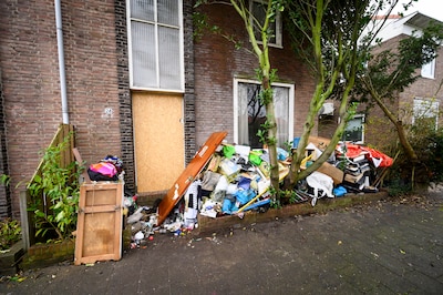 Man (79) leeft tot anderhalve meter in de troep: ‘In- en intriest, hij kwam nooit meer buiten’