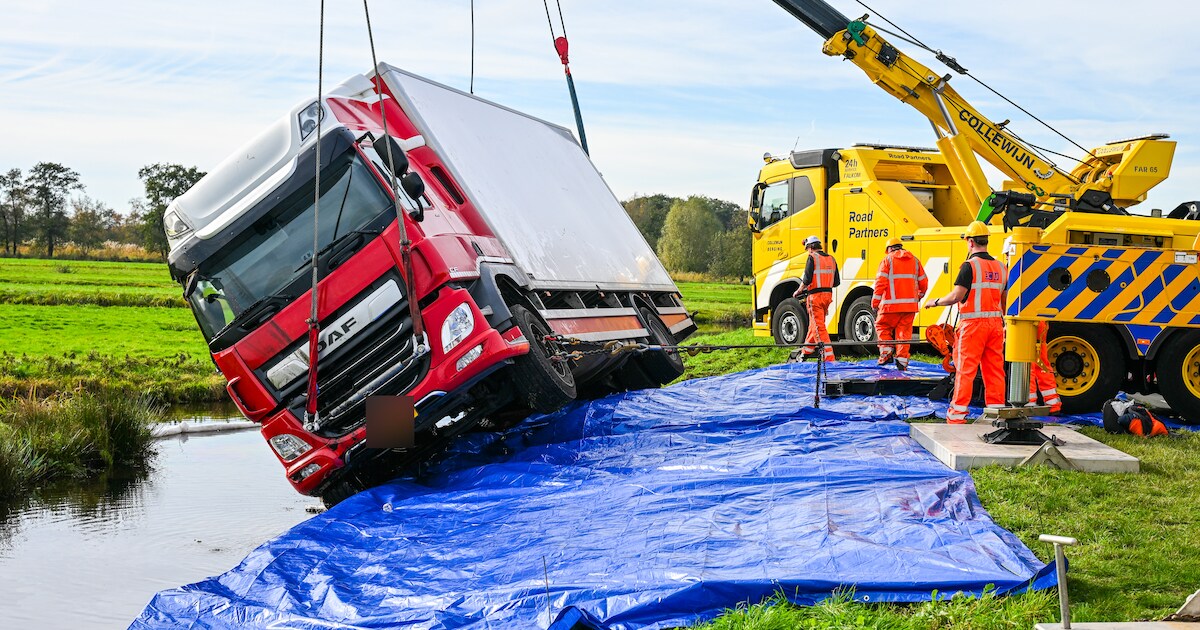 Leerling overleden na onwelwording tijdens rijles, vrachtwagen crashte ...
