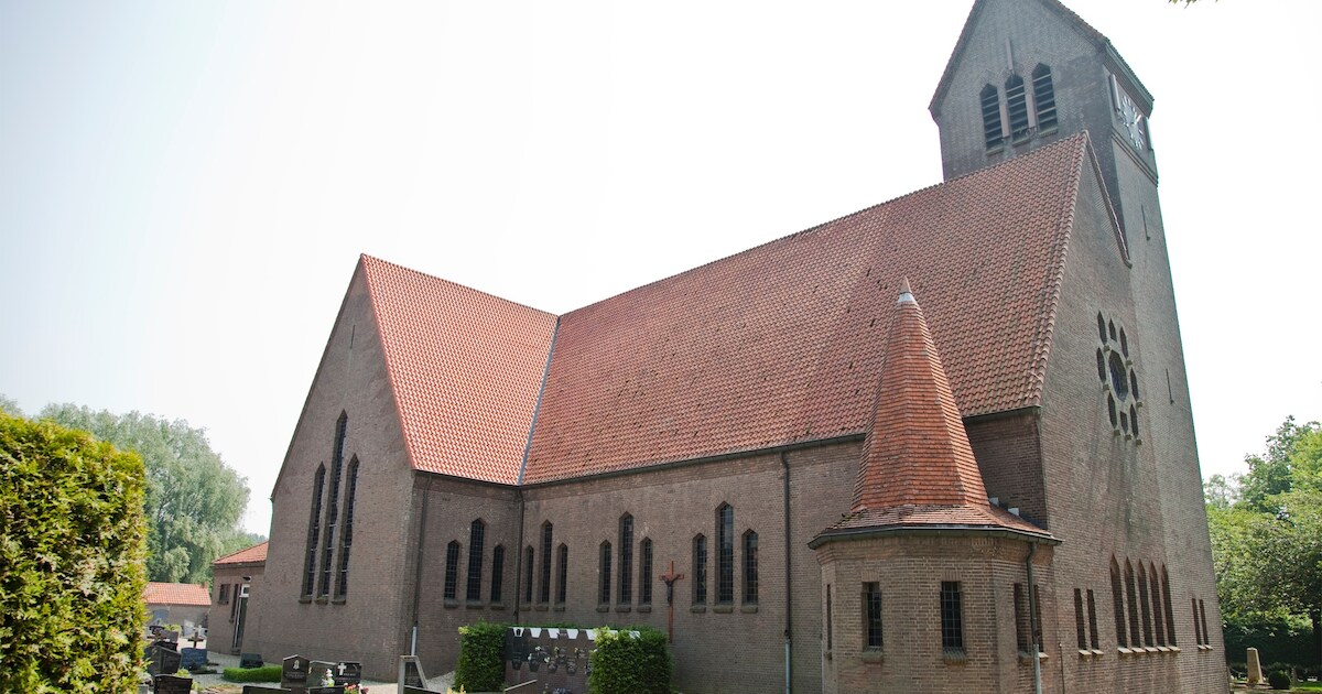 Dak kerk Leuth dreigt deels in te storten