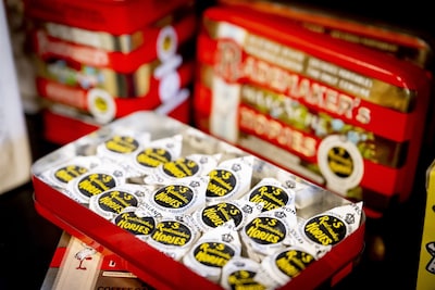 Redding iconische Haagsche Hopjes uit onverwachte hoek? Productie gaat mogelijk verder in Indonesië