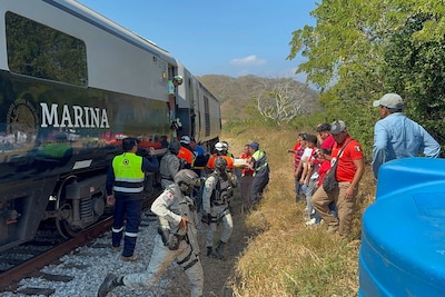 Minstens dertien doden en bijna honderd gewonden na treinontsporing in Mexico