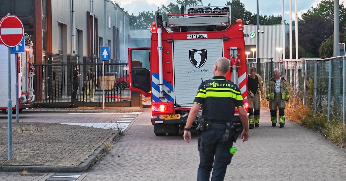 Veel rook uit bedrijfspand op Fahrenheitbaan in Nieuwegein