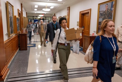 Tientallen journalisten vertrekken uit het Pentagon wegens omstreden nieuw persbeleid
