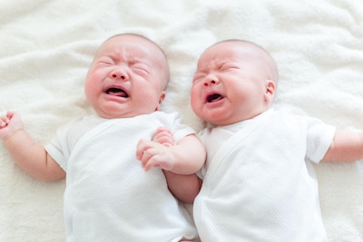 Ongekend medisch wonder: Australische vrouw bevalt van tweeling met vier verschillende ouders