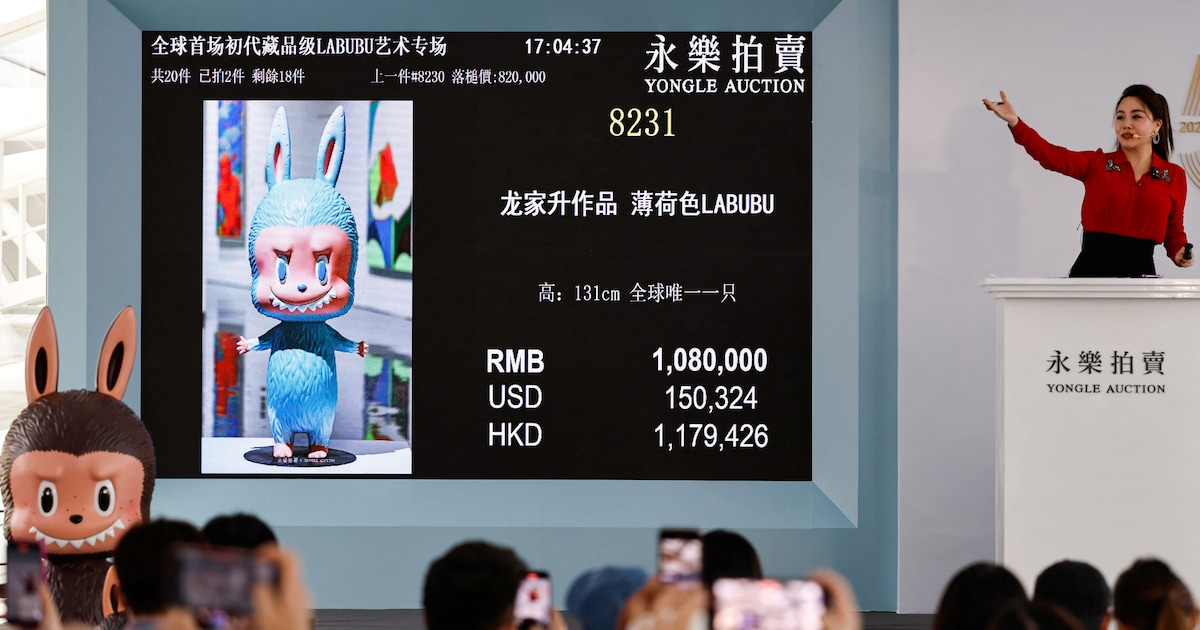XL-Labubu in China geveild voor 130.000 euro | Nieuws | De Gelderlander.nl
