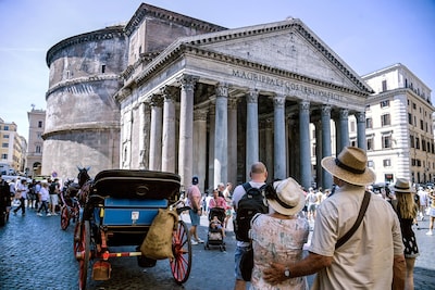Japanse toerist (70) valt van muur bij Pantheon in Rome en overlijdt, wilde mogelijk een selfie maken