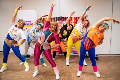 ‘Ladies! Patrick Swayze is entering the room!’ Petra schreeuwt vriendinnen zo terug naar 1984