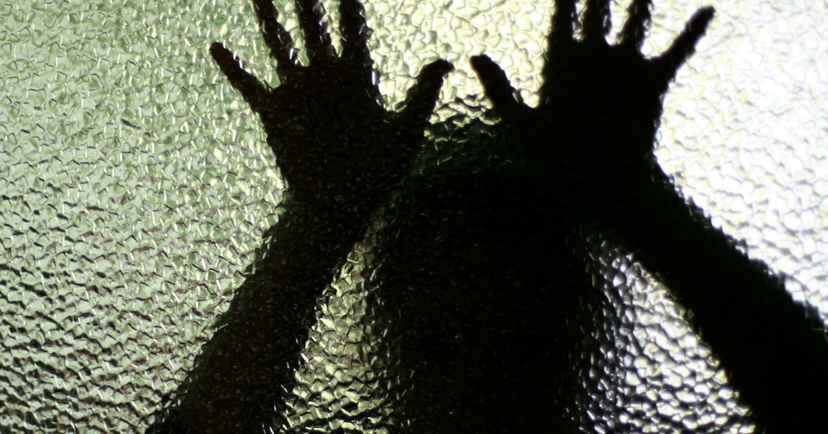 Man (65) uit Tilburg zou tienermeis­je hebben aangerand na haar te hebben gelokt met verhaal over fo