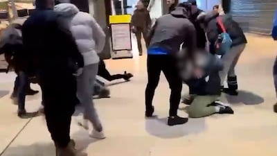 KIJK | Man met hakbijl valt andere man aan in Nijmegen