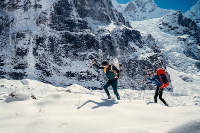 Lawine en zware sneeuwval: negen klimmers omgekomen in Himalaya