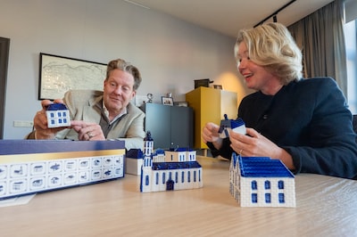 Delfts blauw in de supermarkt: Elst en Beuningen krijgen eigen verzameling miniatuurhuisjes