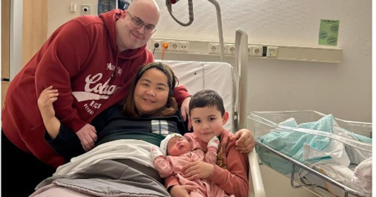 Samarah Roos uit Dieren is de eerste baby van 2026 in Rijnstate | Regio ...