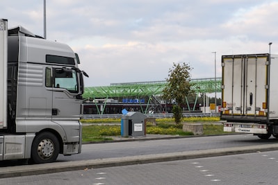 Chauffeurs stelen in 17 minuten vijftien keer koffie bij wegrestaurant