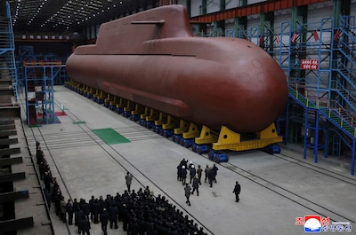 ‘Ongekende openheid’ uit Pyongyang: regime toont plots 8700 ton wegende kernonderzeeër als waarschuwing